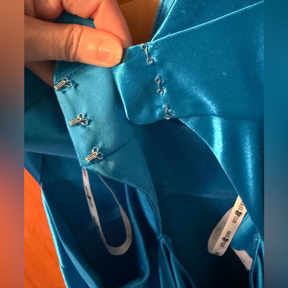 Elegant Blue Satin Evening Gown - Picture 14 of 14